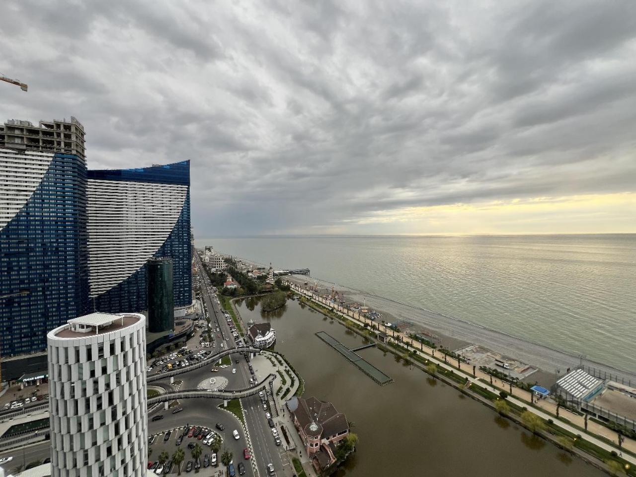 Apartment Courttyard Panorama Batumi