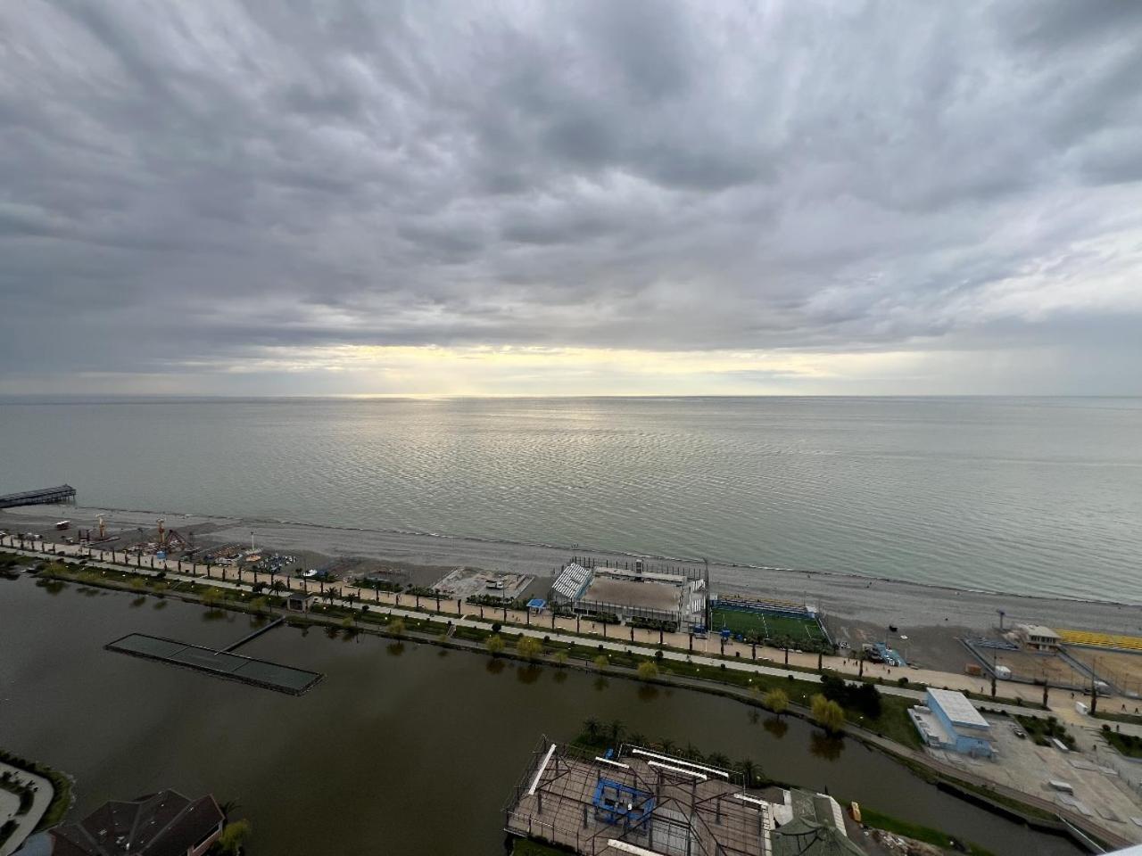 Courttyard Panorama *