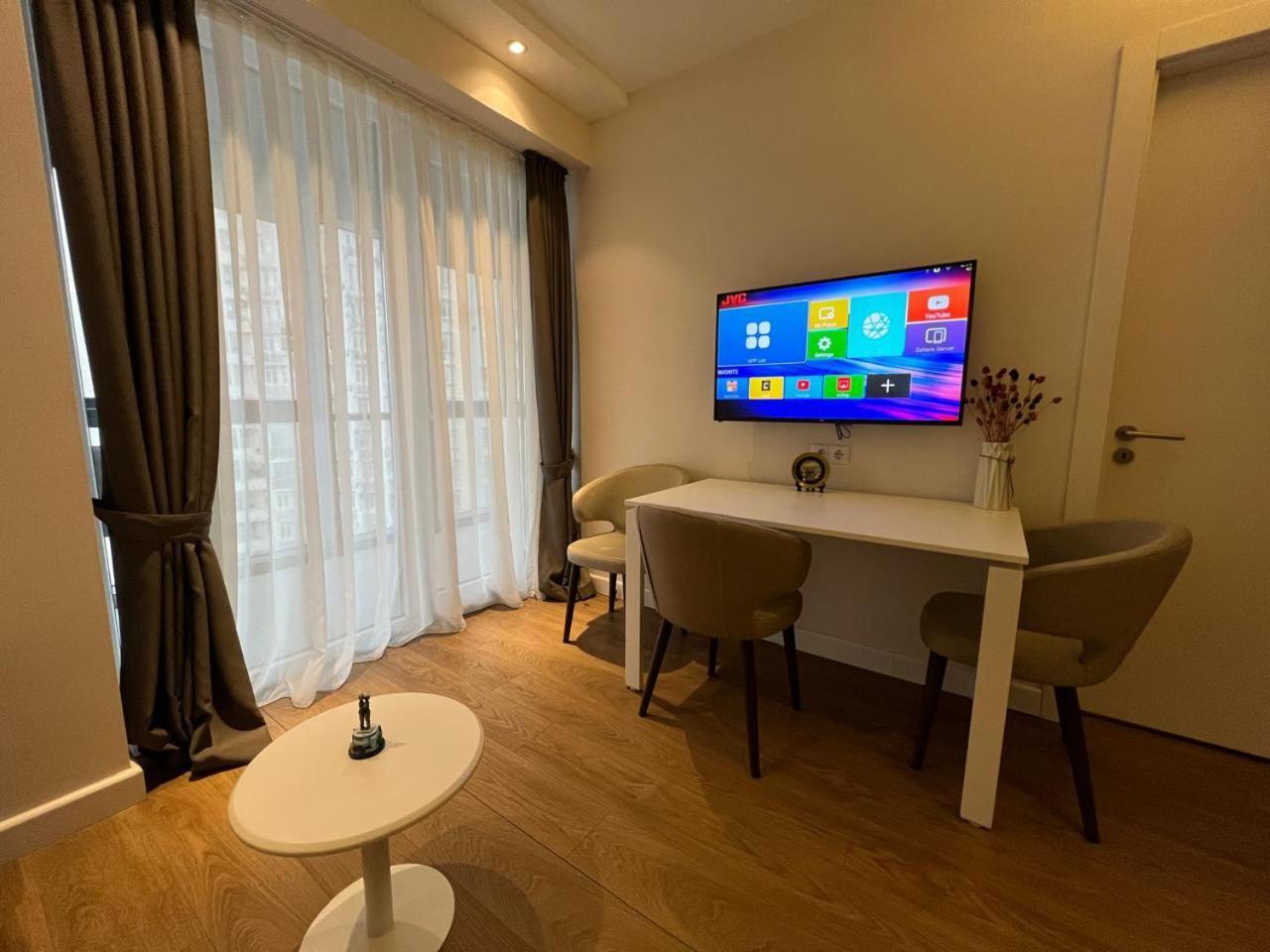 Apartment Courttyard Panorama