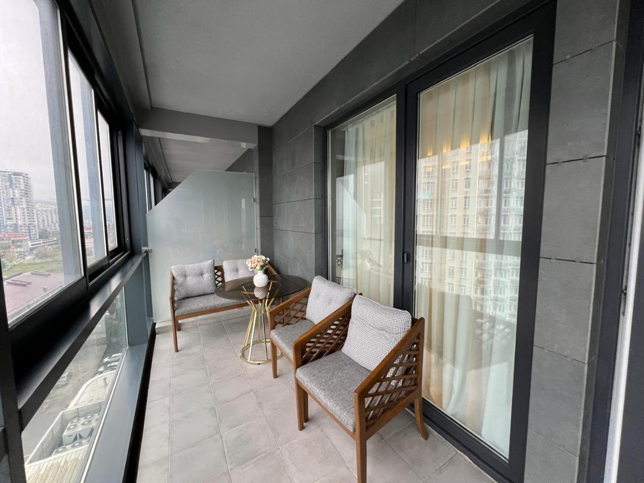 Apartment Courttyard Panorama